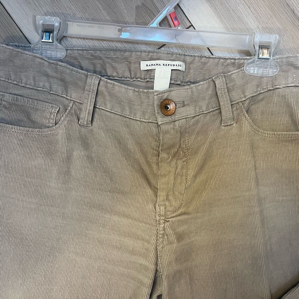 Khaki corduroy pants By Banana Republic in size 29